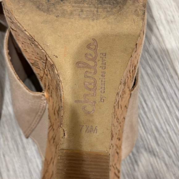 Charles by Charles David Tan Wedge Sandals with Strappy Design - Picture 9 of 10